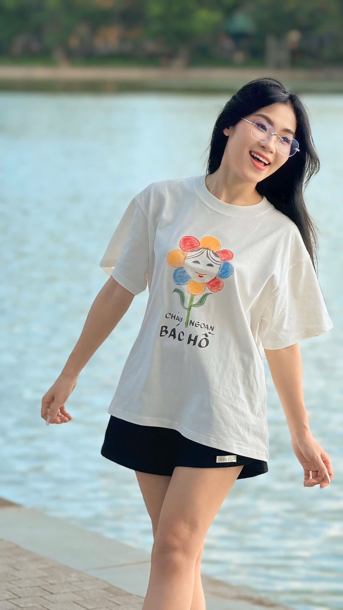 Chiếc áo phông được viết từ hồi ức của người lính Cụ Hồ: Tình yêu nước của thế hệ trẻ được lan tỏa từ những điều giản dị- Ảnh 19.