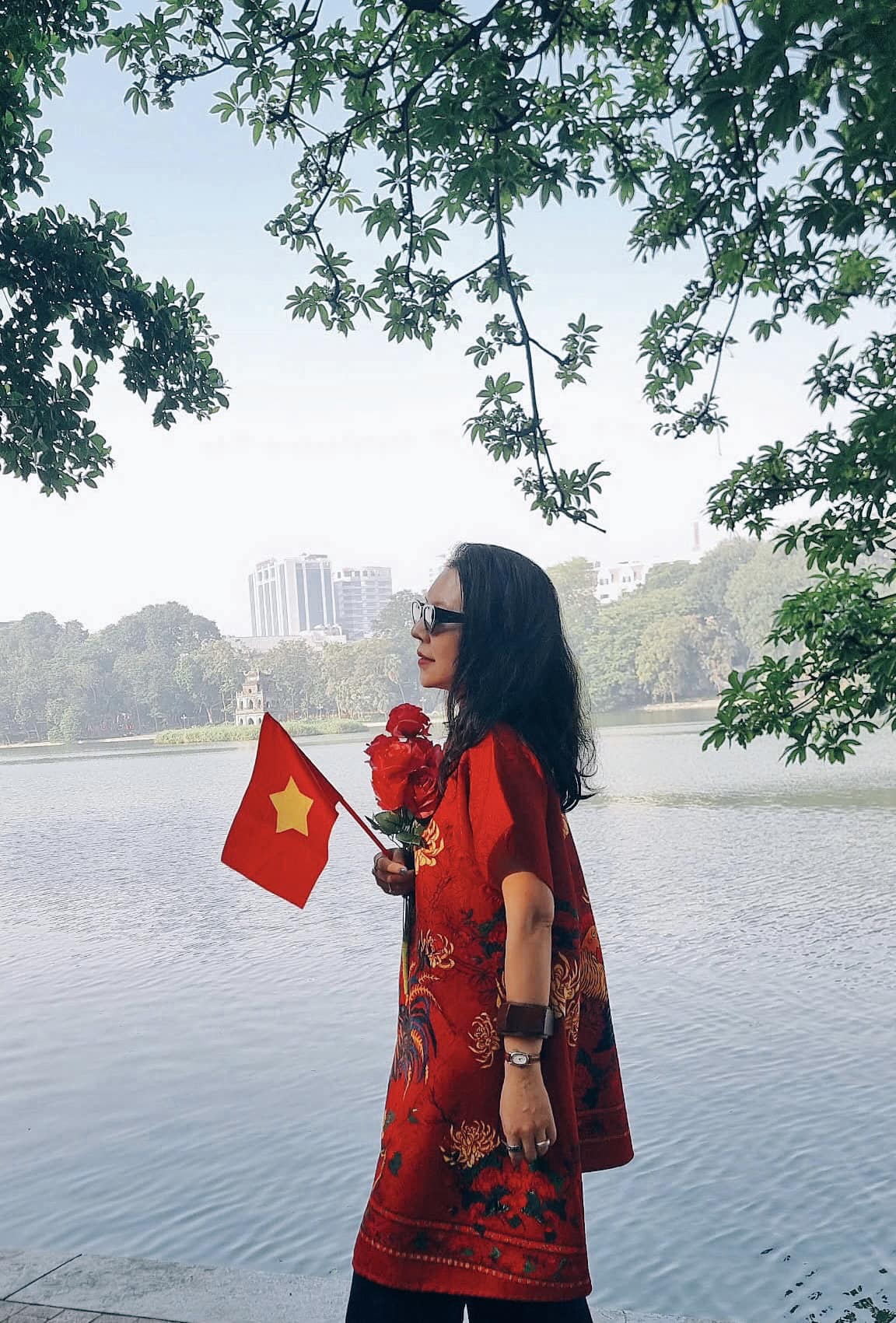 Chiếc áo phông được viết từ hồi ức của người lính Cụ Hồ: Tình yêu nước của thế hệ trẻ được lan tỏa từ những điều giản dị- Ảnh 1.