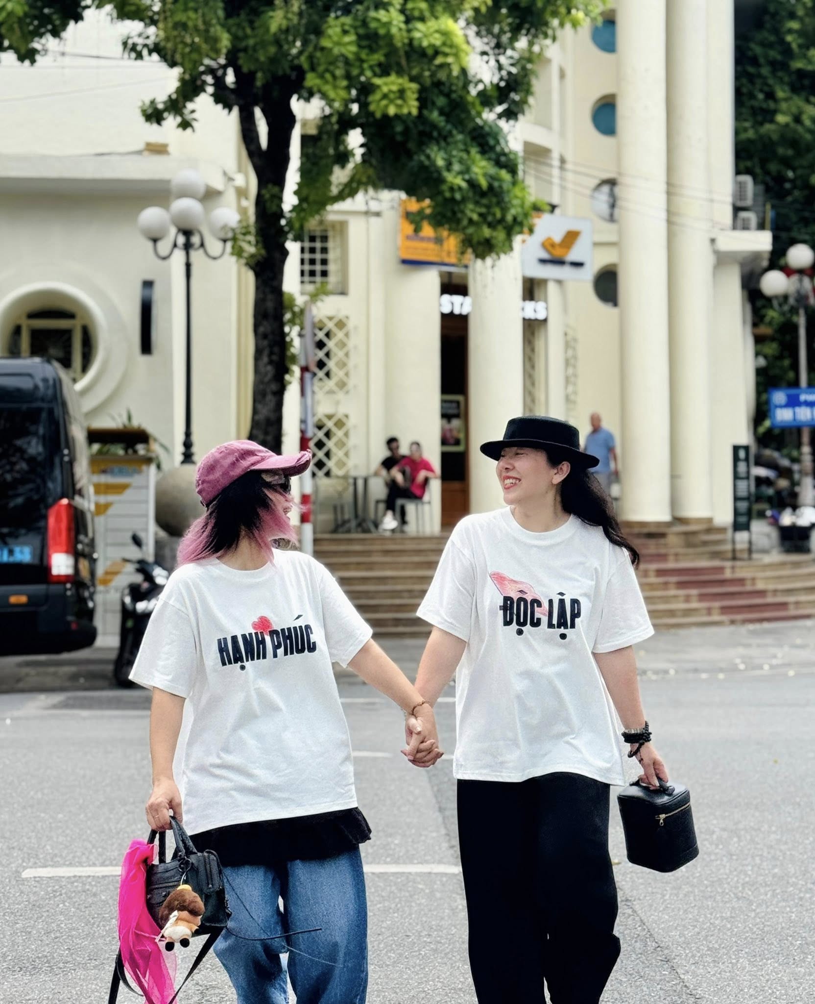 Chiếc áo phông được viết từ hồi ức của người lính Cụ Hồ: Tình yêu nước của thế hệ trẻ được lan tỏa từ những điều giản dị- Ảnh 9.