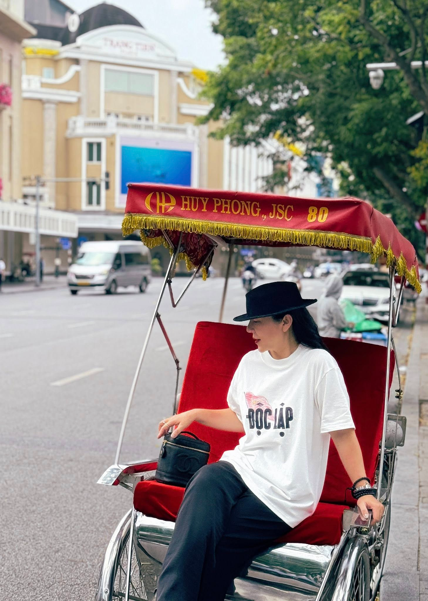 Chiếc áo phông được viết từ hồi ức của người lính Cụ Hồ: Tình yêu nước của thế hệ trẻ được lan tỏa từ những điều giản dị- Ảnh 8.