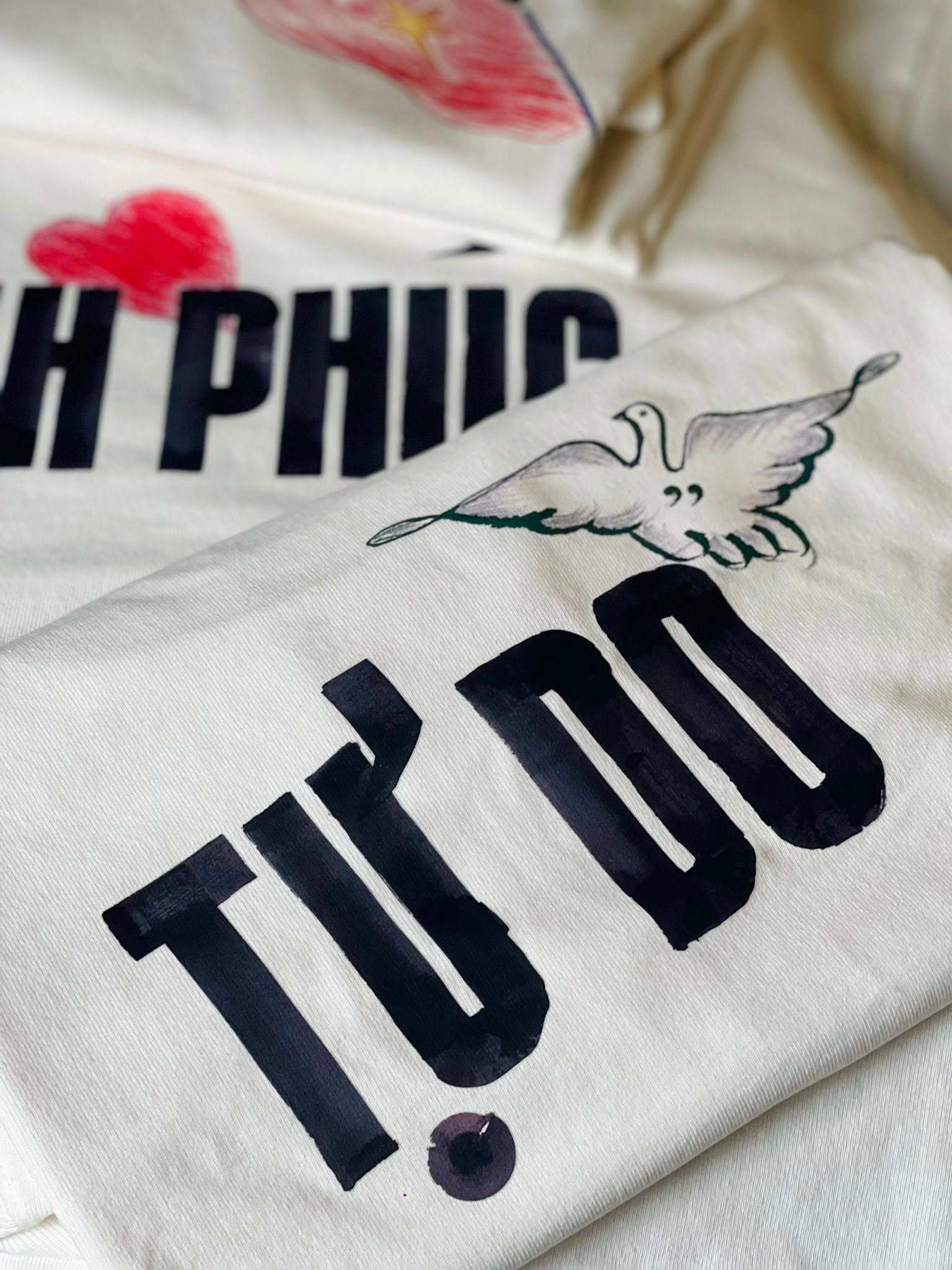 Chiếc áo phông được viết từ hồi ức của người lính Cụ Hồ: Tình yêu nước của thế hệ trẻ được lan tỏa từ những điều giản dị- Ảnh 5.