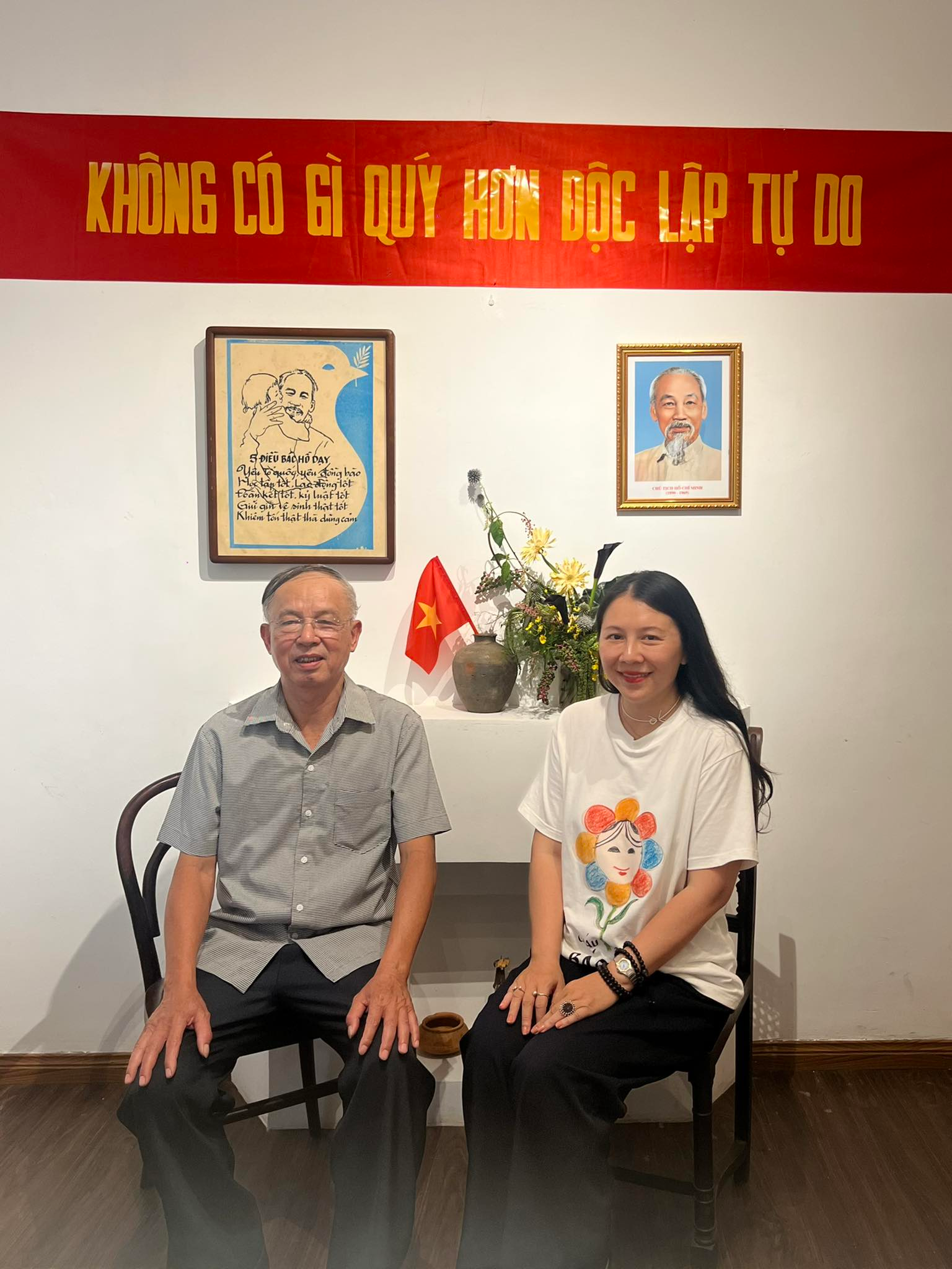 Chiếc áo phông được viết từ hồi ức của người lính Cụ Hồ: Tình yêu nước của thế hệ trẻ được lan tỏa từ những điều giản dị- Ảnh 2.
