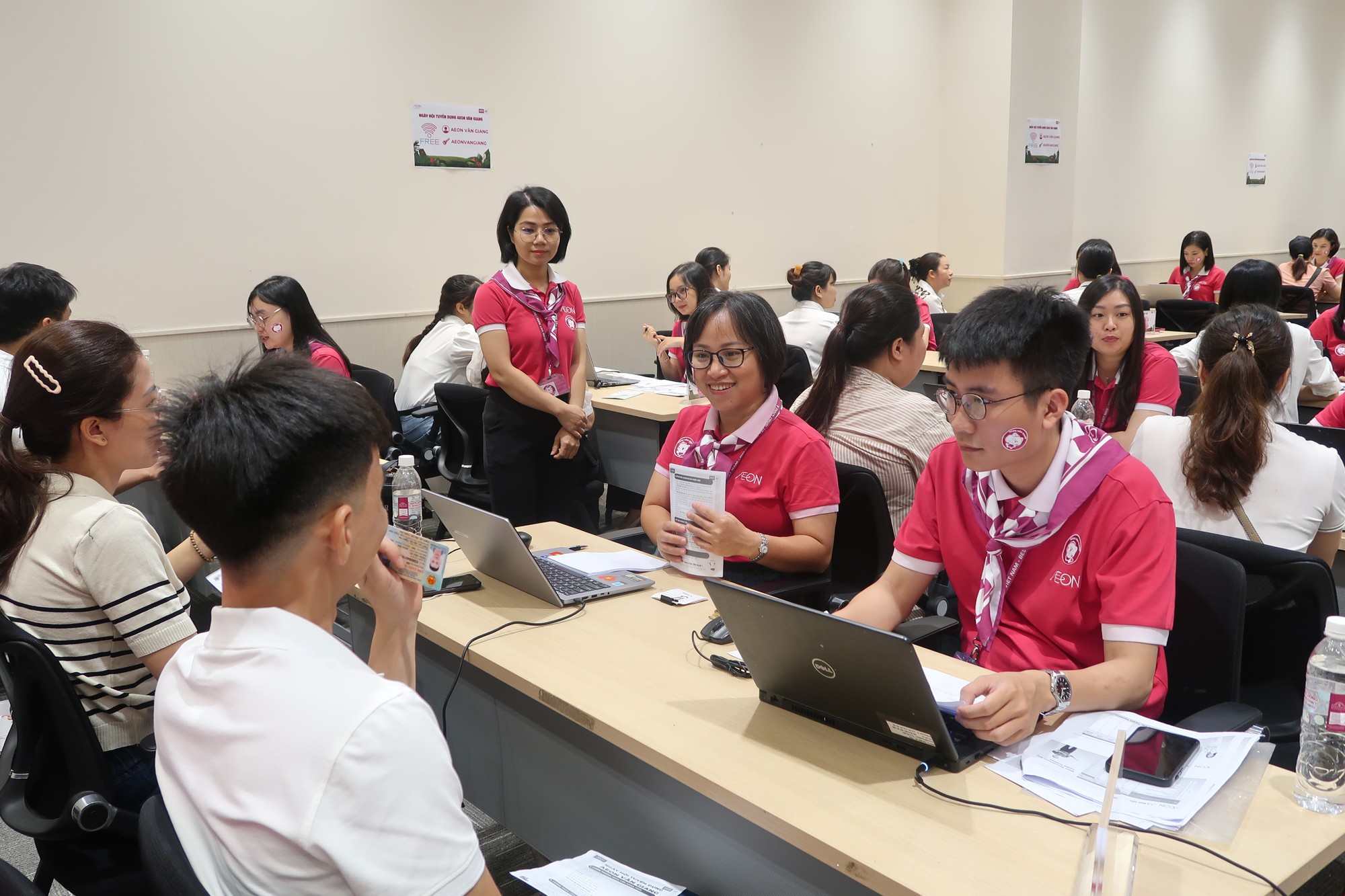 AEON nhận “cú đúp” hai năm liền tại “Nơi làm việc tốt nhất Châu Á”- Ảnh 2. AEON nhận “cú đúp” hai năm liền tại “Nơi làm việc tốt nhất Châu Á”- Ảnh 2.