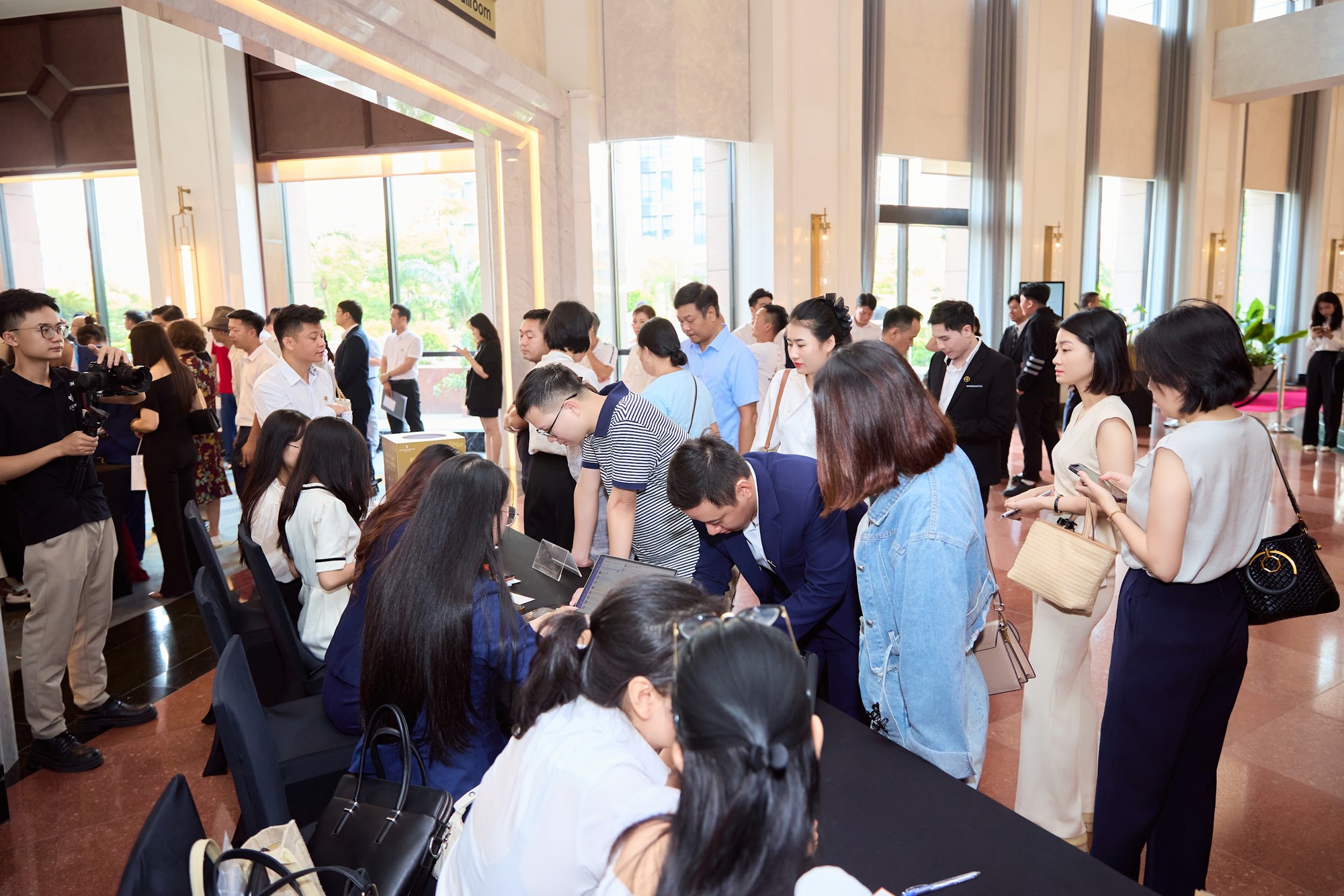 Gần 1000 khách hàng “tranh nhau” 300 căn hộ view biển tại Regal Residence Đồng Hới- Ảnh 3.