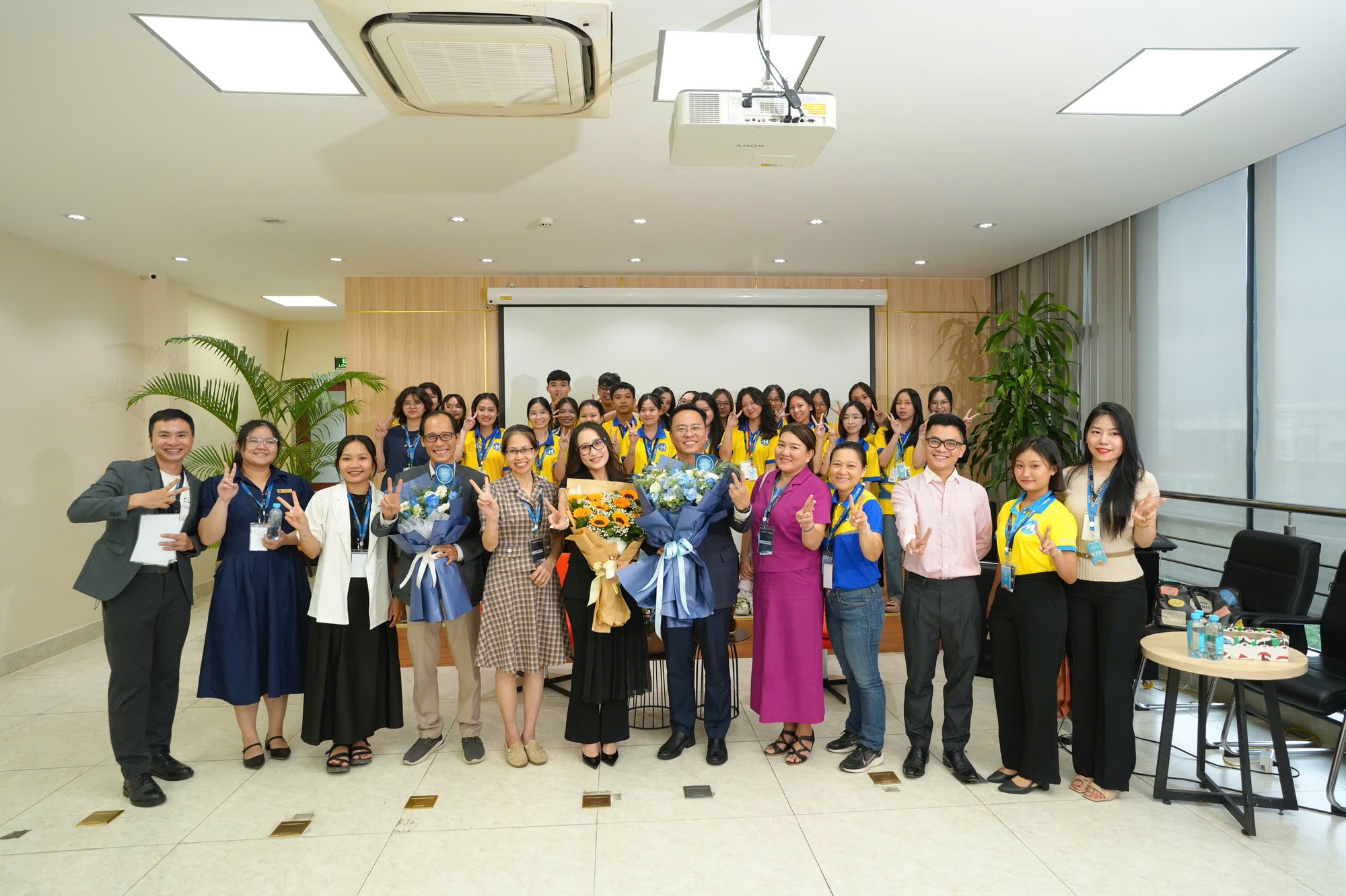 Chủ tịch HĐQT SATORI - Ông Dương Trung Lợi chia sẻ “Hiểu về chính mình khi xây dựng sự nghiệp cá nhân” trong hội thảo phát triển bản thân Emma’s Talk.- Ảnh 15.