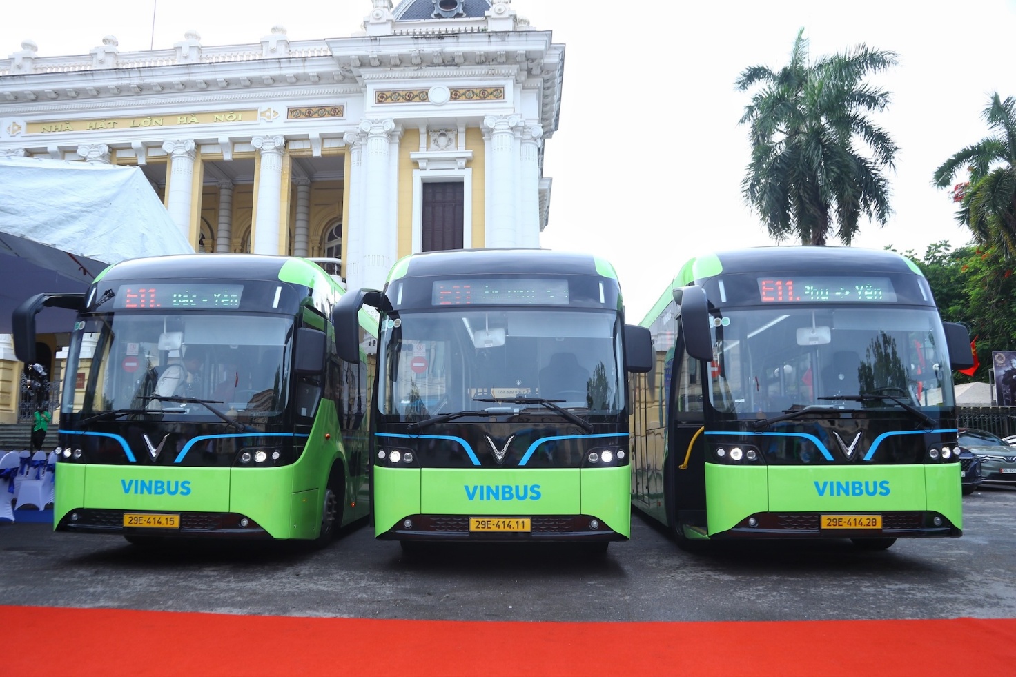 VinBus khai trương tuyến buýt điện E11 phục vụ miễn phí người dân thủ đô- Ảnh 2. VinBus khai trương tuyến buýt điện E11 phục vụ miễn phí người dân thủ đô- Ảnh 2.