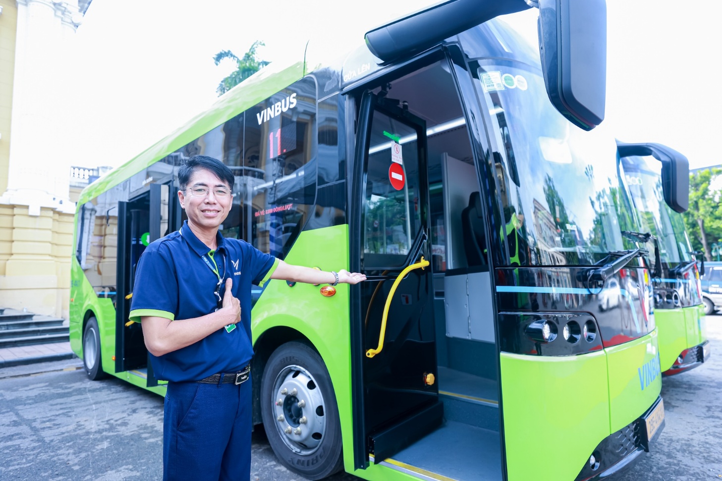 VinBus khai trương tuyến buýt điện E11 phục vụ miễn phí người dân thủ đô- Ảnh 3. VinBus khai trương tuyến buýt điện E11 phục vụ miễn phí người dân thủ đô- Ảnh 3.