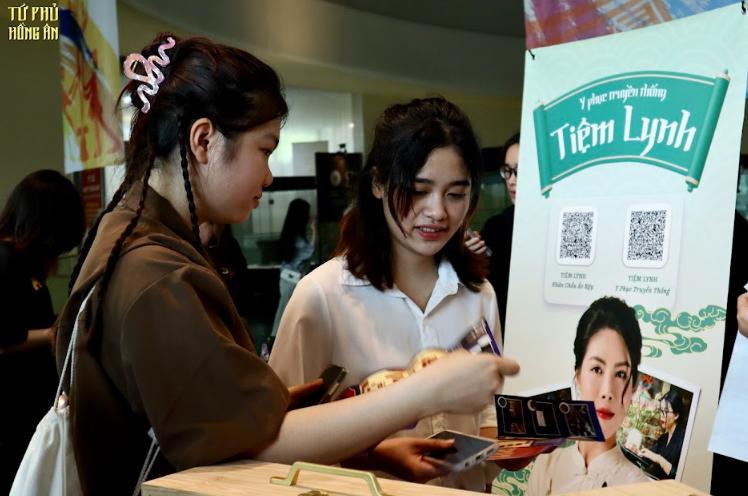 Hành trình của NTK Linh Thảo: Từ trang phục truyền thống đến Nghệ nhân quốc gia- Ảnh 5.