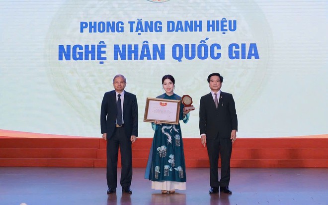 Hành trình của NTK Linh Thảo: Từ trang phục truyền thống đến Nghệ nhân quốc gia- Ảnh 1.