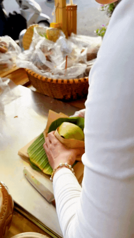 Quầy xôi xéo lá dứa nổi như cồn ở Cần Thơ: Chỉ 15k mà vừa ngon vừa chắc bụng, còn được xem cô chủ "múa tay" cực điệu nghệ!- Ảnh 11. Quầy xôi xéo lá dứa nổi như cồn ở Cần Thơ: Chỉ 15k mà vừa ngon vừa chắc bụng, còn được xem cô chủ "múa tay" cực điệu nghệ!- Ảnh 11.