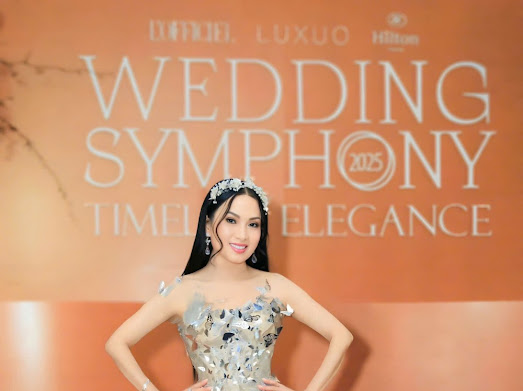 Hà Phương xuất hiện lộng lẫy như công chúa, sánh bước cùng em gái Minh Tuyết tại show Chung Thanh Phong- Ảnh 1.