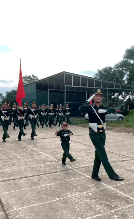 "Chiến sĩ nhí" 6 tuổi làm rạng danh khối nghỉ hè: Mùa hè ý nghĩa trong màu áo lính, được tập luyện cùng các chiến sĩ A80- Ảnh 1. "Chiến sĩ nhí" 6 tuổi làm rạng danh khối nghỉ hè: Mùa hè ý nghĩa trong màu áo lính, được tập luyện cùng các chiến sĩ A80- Ảnh 1.
