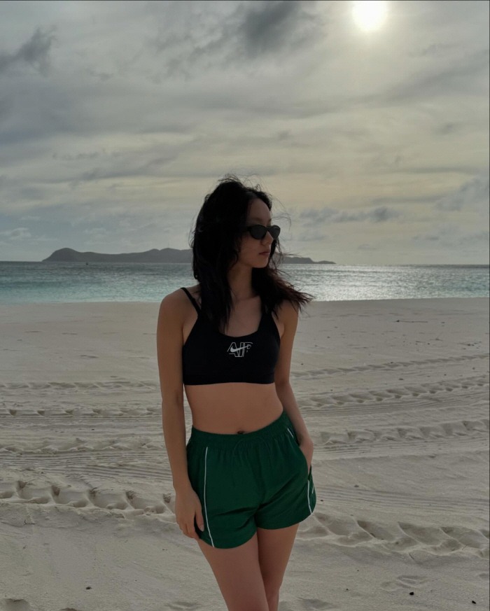 Hyeri diện bikini lộ v&ograve;ng 2 xồ xề, h&oacute;a ra trước giờ l&agrave; "th&aacute;nh sống ảo", photoshop th&agrave;nh thần?- Ảnh 7.