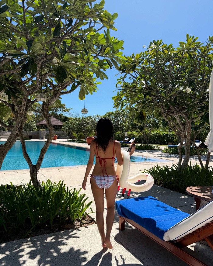 Hyeri diện bikini lộ v&ograve;ng 2 xồ xề, h&oacute;a ra trước giờ l&agrave; "th&aacute;nh sống ảo", photoshop th&agrave;nh thần?- Ảnh 5.