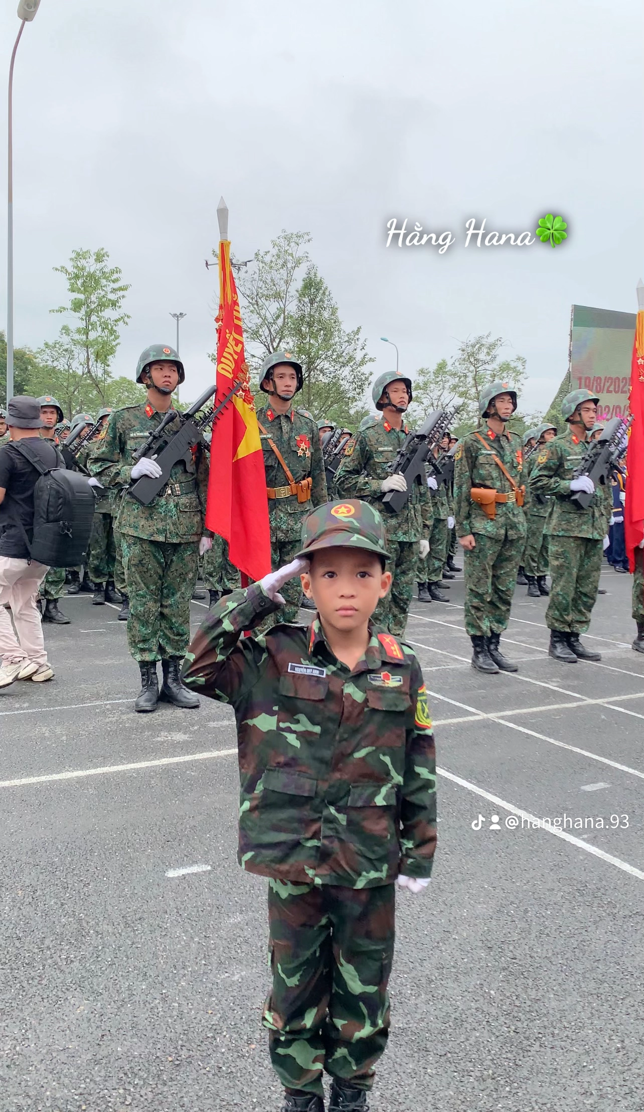 "Chiến sĩ nhí" 6 tuổi làm rạng danh khối nghỉ hè: Mùa hè ý nghĩa trong màu áo lính, được tập luyện cùng các chiến sĩ A80- Ảnh 14. "Chiến sĩ nhí" 6 tuổi làm rạng danh khối nghỉ hè: Mùa hè ý nghĩa trong màu áo lính, được tập luyện cùng các chiến sĩ A80- Ảnh 14.