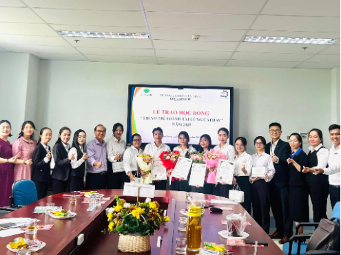 Cathay Life Việt Nam trao học bổng cho sinh viên tại khu vực Cần Thơ- Ảnh 3.