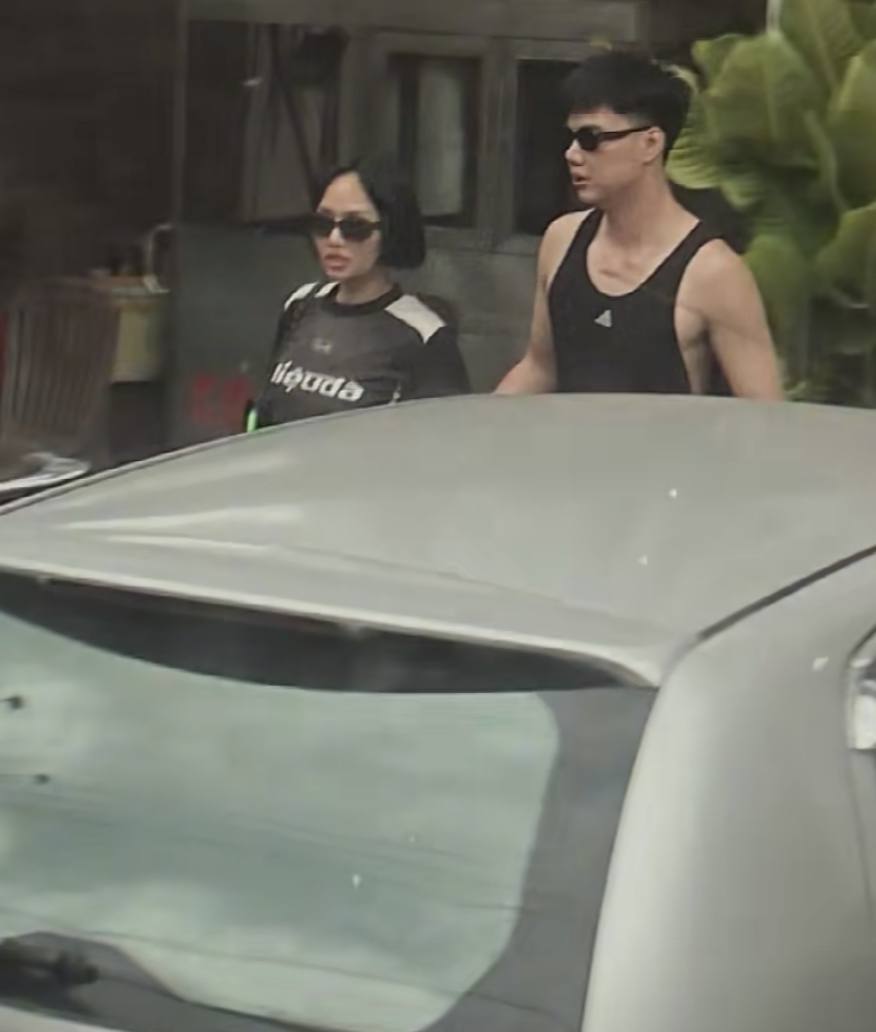 Trấn Thành khui Em Xinh đang hẹn hò thiếu gia kém tuổi, đàng gái nghe 1 câu liền cứng họng!- Ảnh 5. Trấn Thành khui Em Xinh đang hẹn hò thiếu gia kém tuổi, đàng gái nghe 1 câu liền cứng họng!- Ảnh 5.