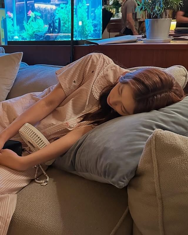 Lương 20 triệu, không thở nổi- Ảnh 1. Lương 20 triệu, truc tiep bong da keo nha cai thở nổi- Ảnh 1.