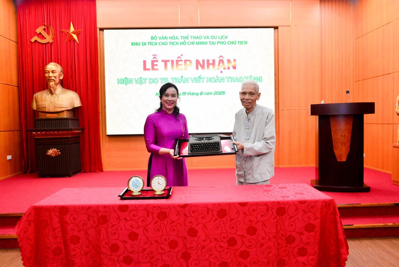 Khu Di tích Chủ tịch Hồ Chí Minh tại Phủ Chủ tịch tiếp nhận hiện vật về Chủ tịch Hồ Chí Minh- Ảnh 1.