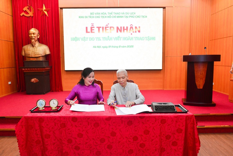 Khu Di tích Chủ tịch Hồ Chí Minh tại Phủ Chủ tịch tiếp nhận hiện vật về Chủ tịch Hồ Chí Minh- Ảnh 2.