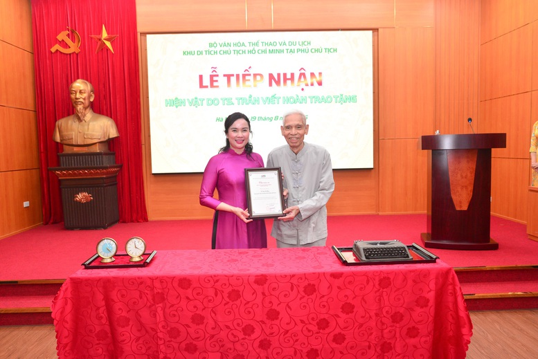 Khu Di tích Chủ tịch Hồ Chí Minh tại Phủ Chủ tịch tiếp nhận hiện vật về Chủ tịch Hồ Chí Minh- Ảnh 3.