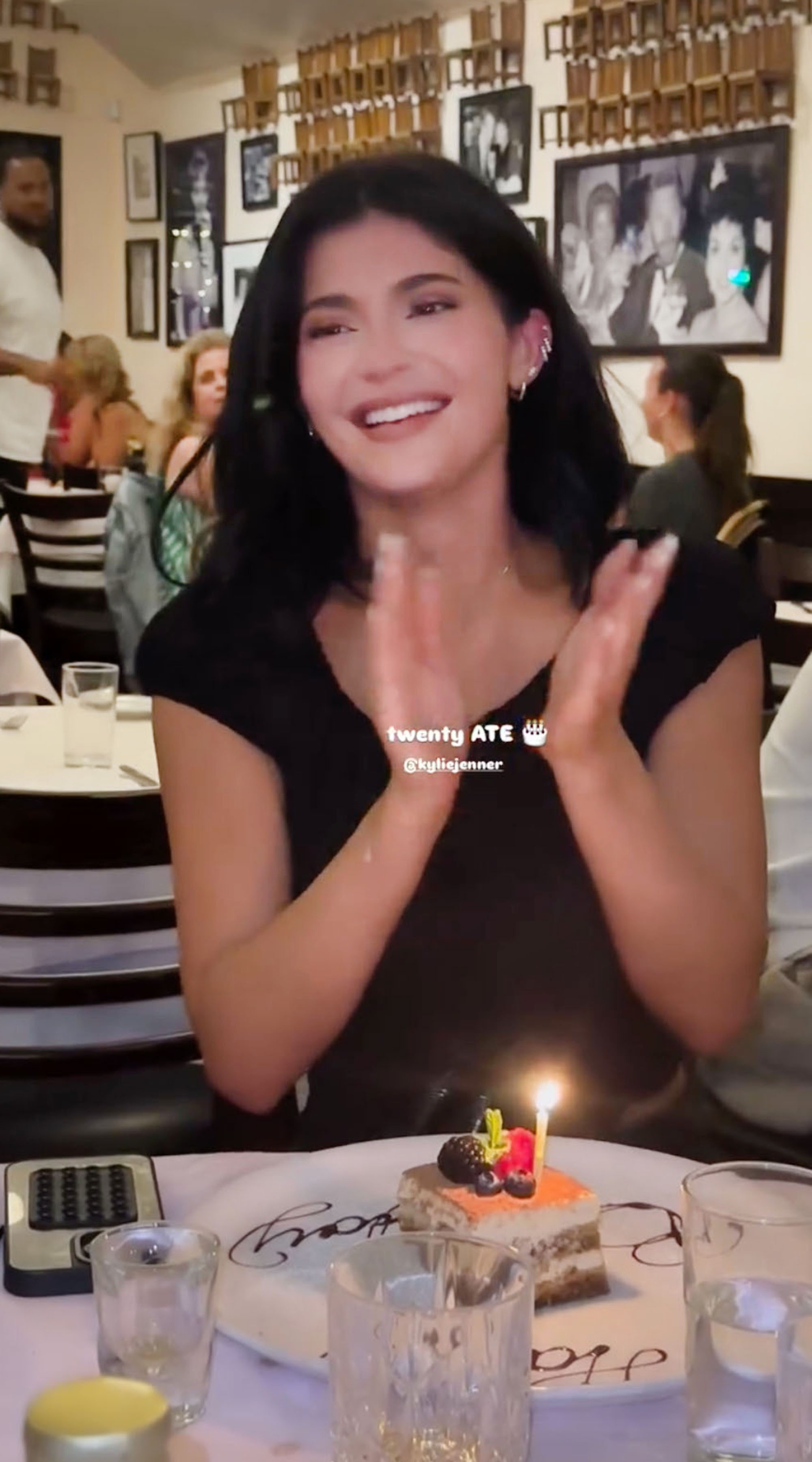 Hẹn hò kiểu tỷ phú: Kylie Jenner bay 12 tiếng để gặp Timothée Chalamet chỉ vì quá nhớ bạn trai!- Ảnh 2.