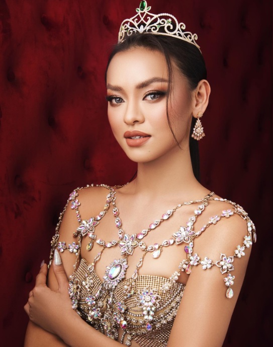 Á hậu Hòa Bình bật khóc nức nở: "Mỗi đêm tôi phải tự trấn an mình"- Ảnh 2. Á hậu Hòa Bình bật khóc nức nở: "Mỗi đêm tôi phải tự trấn an mình"- Ảnh 2.