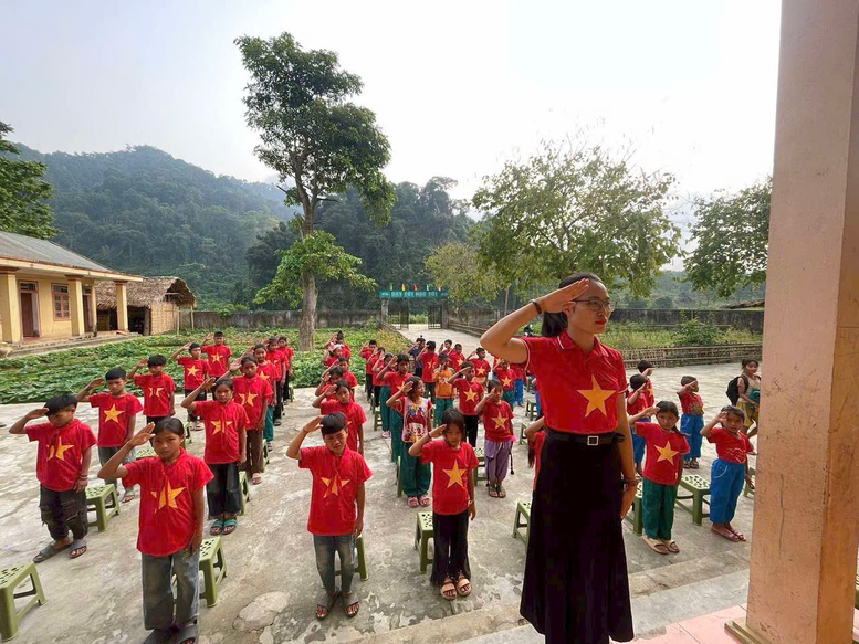 Gieo chữ nơi biên viễn: Tấm lòng người thầy, người cô- Ảnh 4.