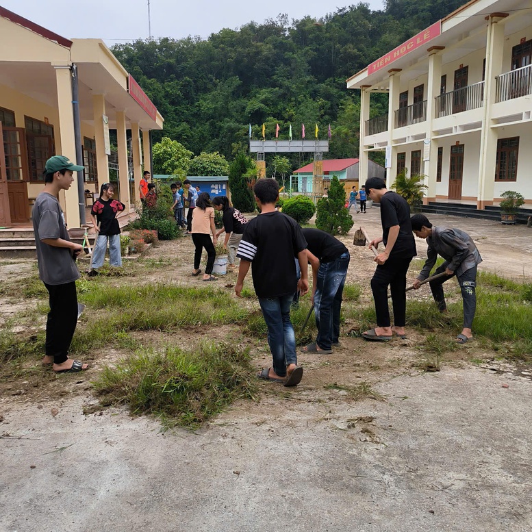 Gieo chữ nơi biên viễn: Tấm lòng người thầy, người cô- Ảnh 1.