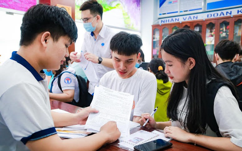 Công bố điểm chuẩn các trường đại học 2025: CẬP NHẬT điểm chuẩn từ chiều 22/8- Ảnh 3. Công bố điểm chuẩn các trường đại học 2025: CẬP NHẬT điểm chuẩn từ chiều 22/8- Ảnh 3.