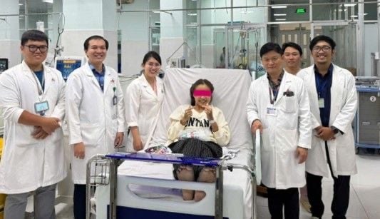 Bệnh viện Nhân dân 115 cứu sống cô gái trẻ ngưng tim vì thuốc lá điện tử: Hồi chuông cảnh tỉnh giới trẻ- Ảnh 1. Bệnh viện Nhân dân 115 cứu sống cô gái trẻ ngưng tim vì thuốc lá điện tử: Hồi chuông cảnh tỉnh giới trẻ- Ảnh 1.