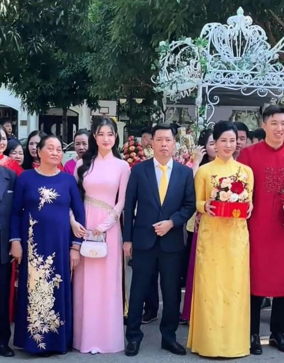 Á hậu Phương Nhi và mẹ chồng xách túi sang trọng trong lần xuất hiện hiếm hoi- Ảnh 5.