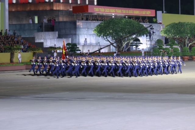 Khối sĩ quan Cảnh sát biển Việt Nam ai nấy đều cảm thấy vinh dự, tự hào cùng nhịp bước kiêu hãnh của những đôi chân rắn rỏi. Khối sĩ quan Cảnh sát biển Việt Nam ai nấy đều cảm thấy vinh dự, tự hào cùng nhịp bước kiêu hãnh của những đôi chân rắn rỏi.