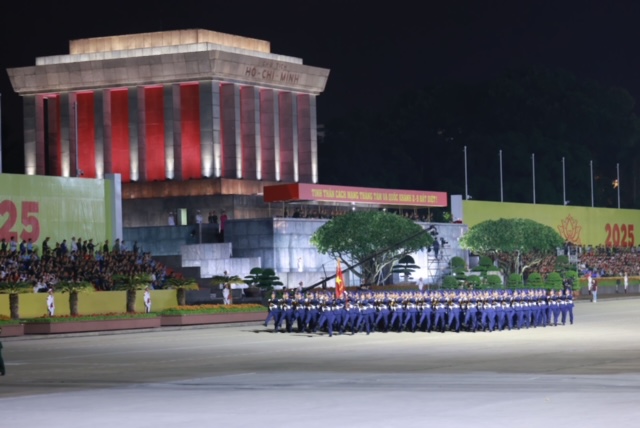Khối sĩ quan Cảnh sát biển thể hiện ý chí kiên cường và tinh thần sẵn sàng bảo vệ chủ quyền biển, đảo thiêng liêng của Tổ quốc. Khối sĩ quan Cảnh sát biển thể hiện ý chí kiên cường và tinh thần sẵn sàng bảo vệ chủ quyền biển, đảo thiêng liêng của Tổ quốc.