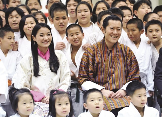 Chuyện tình hơn cả cổ tích của Quốc vương và Hoàng hậu Bhutan: Bắt đầu từ một câu nói năm 7 tuổi- Ảnh 3. Chuyện tình hơn cả cổ tích của Quốc vương và Hoàng hậu Bhutan: Bắt đầu từ một câu nói năm 7 tuổi- Ảnh 3.
