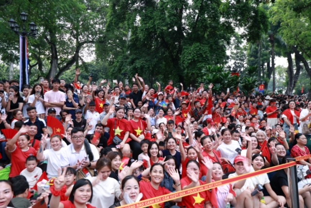 Không khí hân hoan trước giờ tổng hợp luyện. Không khí hân hoan trước giờ tổng hợp luyện.