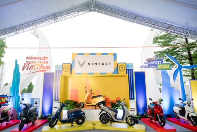VinFast triển khai toàn quốc chính sách ưu đãi chuyển đổi xanh và mô hình đổi pin xe máy điện- Ảnh 1.