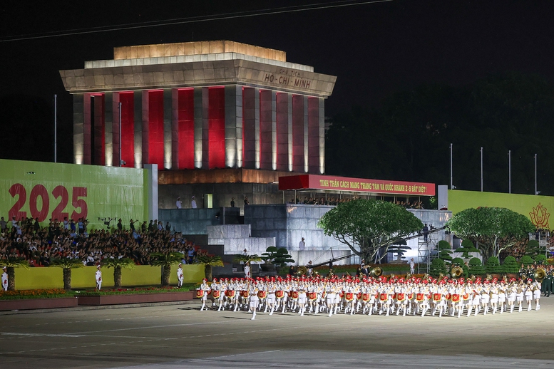 Tổng hợp luyện diễu binh, diễu hành A80 lần thứ nhất tại Quảng trường Ba Đình thành công tốt đẹp- Ảnh 3.