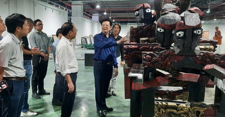 Chỉnh sửa, hoàn thiện các gian hàng, bảo đảm điều kiện tốt nhất cho khai mạc Triển lãm- Ảnh 5. Chỉnh sửa, hoàn thiện các gian hàng, bảo đảm điều kiện tốt nhất cho khai mạc Triển lãm- Ảnh 5.