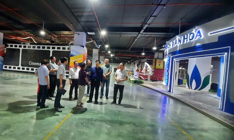 Chỉnh sửa, hoàn thiện các gian hàng, bảo đảm điều kiện tốt nhất cho khai mạc Triển lãm- Ảnh 6. Chỉnh sửa, hoàn thiện các gian hàng, bảo đảm điều kiện tốt nhất cho khai mạc Triển lãm- Ảnh 6.
