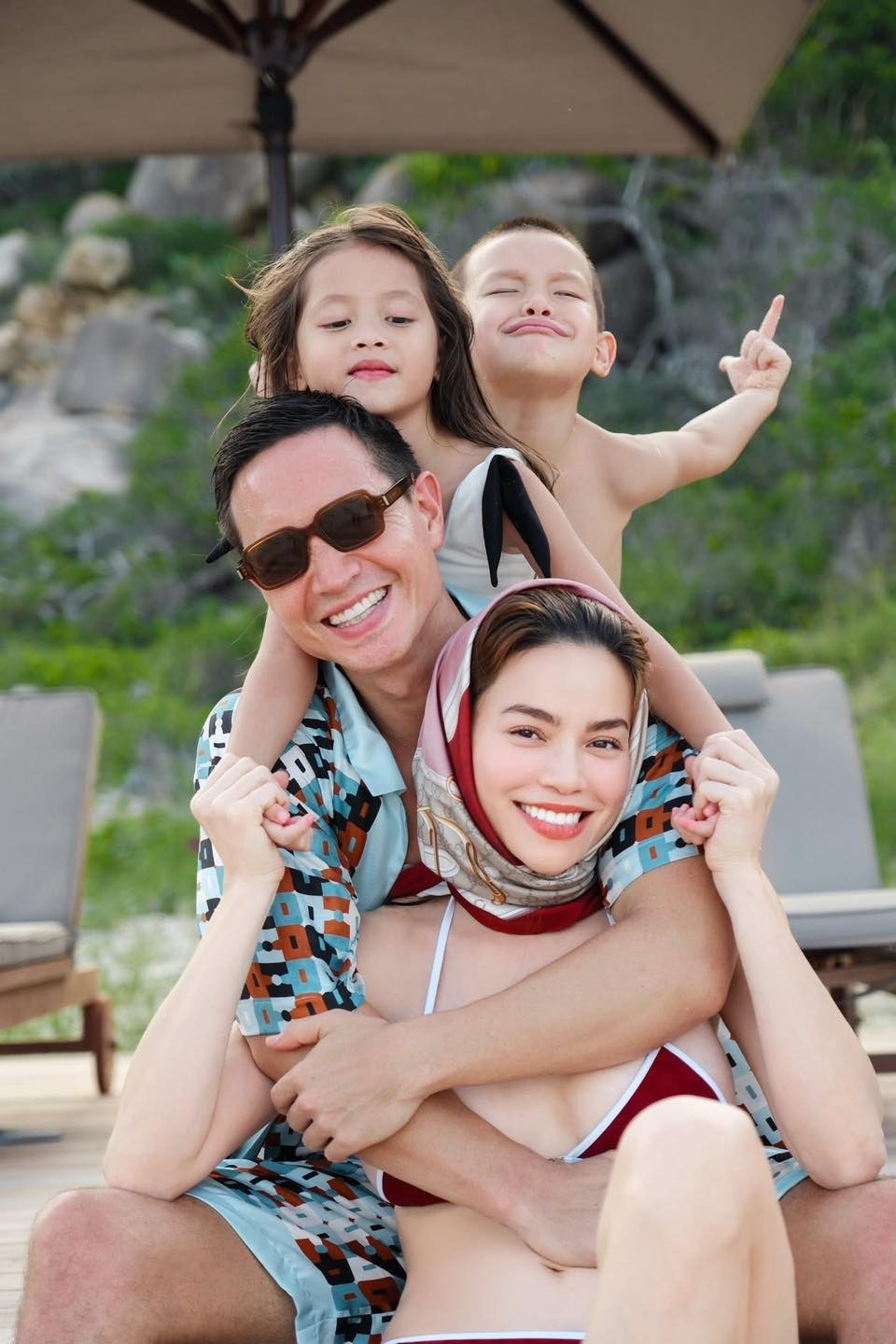 Mê cách Hà Hồ dạy con: "Nói năng nhỏ nhẹ, nhận đồ ăn phải nói lời cảm ơn mẹ"
- Ảnh 5. Mê cách Hà Hồ dạy con: "Nói năng nhỏ nhẹ, nhận đồ ăn phải nói lời cảm ơn mẹ"
- Ảnh 5.