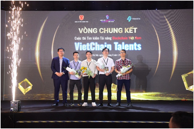 Giải "Bệ phóng công nghệ" với tổng trị giá 250 triệu đồng từ Sotatek dành cho đội Loragon Giải "Bệ phóng công nghệ" với tổng trị giá 250 triệu đồng từ Sotatek dành cho đội Loragon