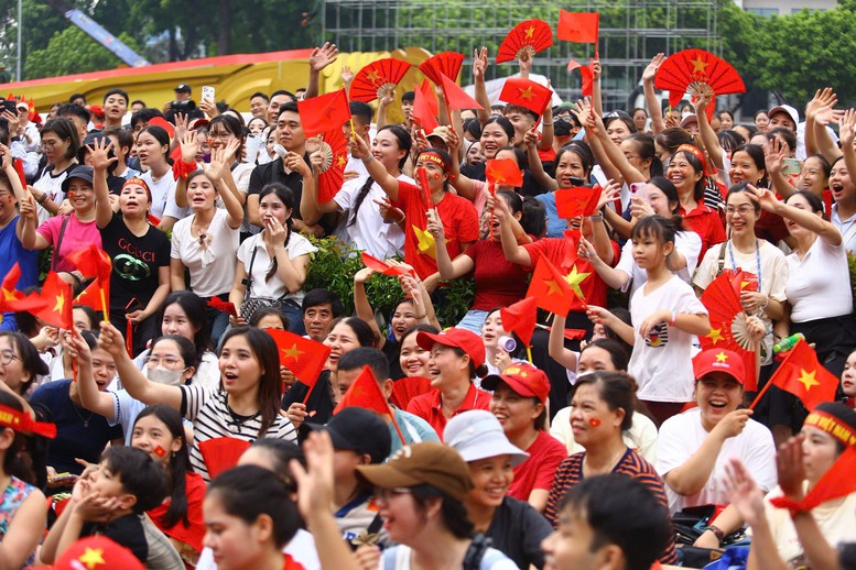 Tăng cường bảo đảm an toàn, an ninh, trật tự, vệ sinh môi trường, y tế dịp Lễ Quốc khánh 02/9- Ảnh 1. Tăng cường bảo đảm an toàn, an ninh, trật tự, vệ sinh môi trường, y tế dịp Lễ Quốc khánh 02/9- Ảnh 1.
