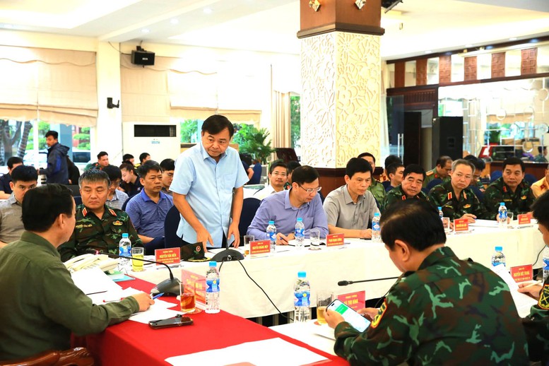 Phó Thủ tướng Trần Hồng Hà chủ trì họp chỉ đạo khắc phục hậu quả bão số 5, ứng phó với mưa lũ sau bão- Ảnh 4. Phó Thủ tướng Trần Hồng Hà chủ trì họp chỉ đạo khắc phục hậu quả bão số 5, ứng phó với mưa lũ sau bão- Ảnh 4.