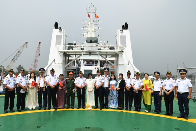 Tàu CSB 8001 cập cảng Jakarta, bắt đầu chuỗi hoạt động giao lưu với Cảnh sát biển Indonesia- Ảnh 2.