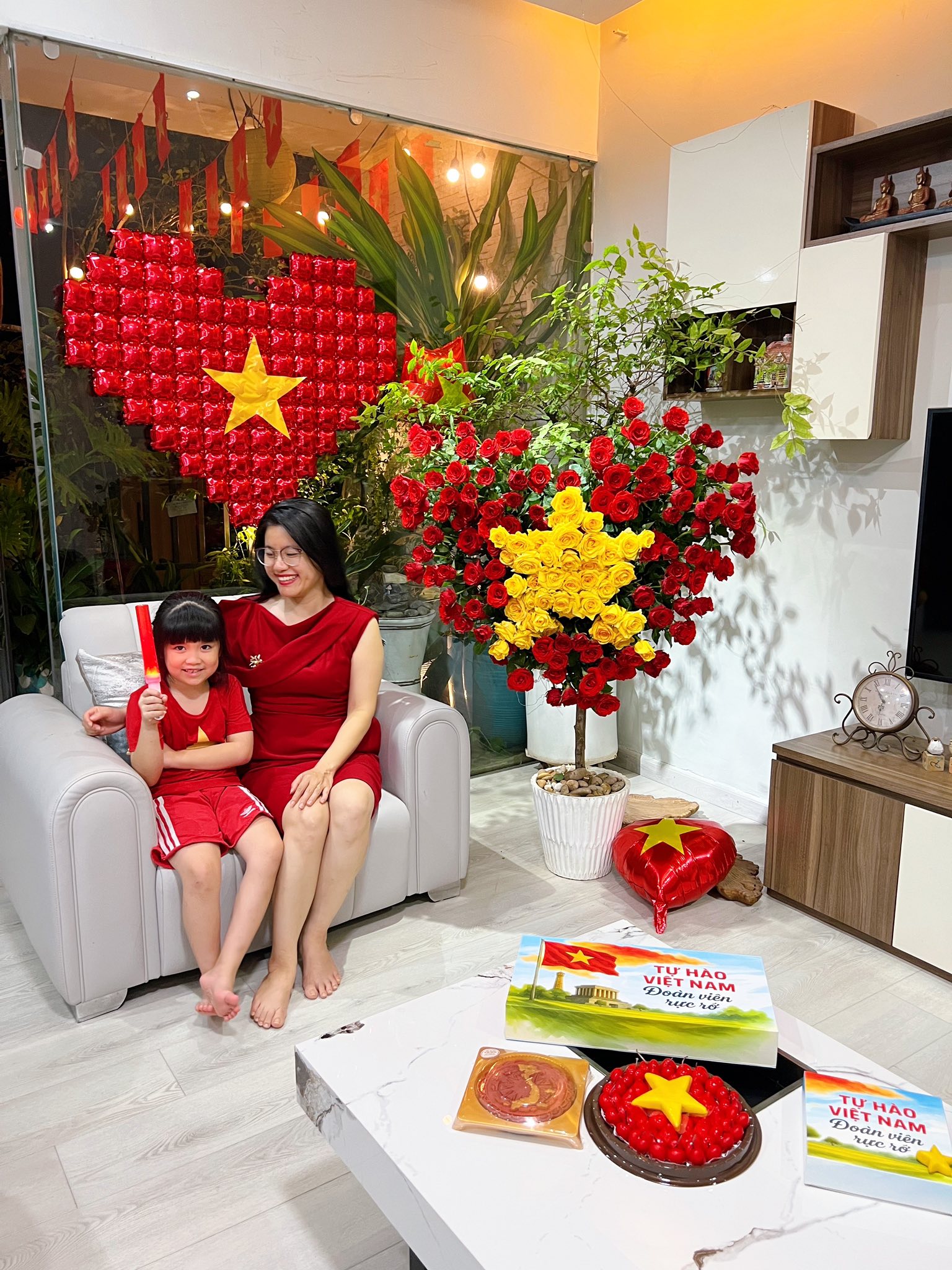 Góc decor vừa yêu nước vừa yêu nhà của gia đình nhỏ: Không gian chill đậm chất riêng mang màu cờ sắc áo- Ảnh 8. Góc decor vừa yêu nước vừa yêu nhà của gia đình nhỏ: Không gian chill đậm chất riêng mang màu cờ sắc áo- Ảnh 8.