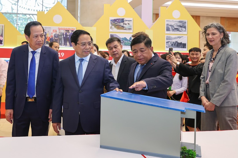 Thủ tướng: Xóa hơn 330.000 nhà tạm, dột nát là "Công trình Quốc gia đặc biệt" của "ý Đảng, lòng dân"- Ảnh 12. Thủ tướng: Xóa hơn 330.000 nhà tạm, dột nát là "Công trình Quốc gia đặc biệt" của "ý Đảng, lòng dân"- Ảnh 12.