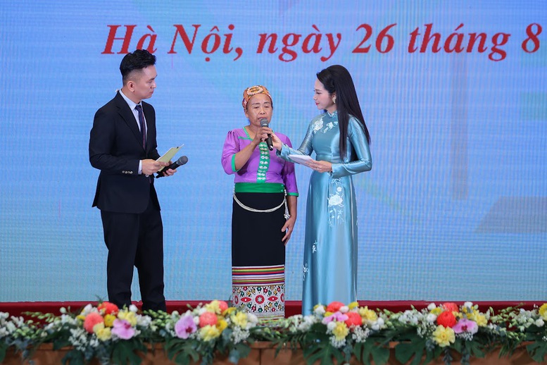 Thủ tướng: Xóa hơn 330.000 nhà tạm, dột nát là "Công trình Quốc gia đặc biệt" của "ý Đảng, lòng dân"- Ảnh 4. Thủ tướng: Xóa hơn 330.000 nhà tạm, dột nát là "Công trình Quốc gia đặc biệt" của "ý Đảng, lòng dân"- Ảnh 4.