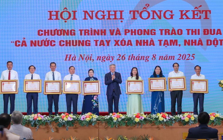 Thủ tướng: Xóa hơn 330.000 nhà tạm, dột nát là "Công trình Quốc gia đặc biệt" của "ý Đảng, lòng dân"- Ảnh 8. Thủ tướng: Xóa hơn 330.000 nhà tạm, dột nát là "Công trình Quốc gia đặc biệt" của "ý Đảng, lòng dân"- Ảnh 8.