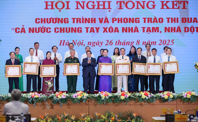 Thủ tướng: Xóa hơn 330.000 nhà tạm, dột nát là "Công trình Quốc gia đặc biệt" của "ý Đảng, lòng dân"- Ảnh 7. Thủ tướng: Xóa hơn 330.000 nhà tạm, dột nát là "Công trình Quốc gia đặc biệt" của "ý Đảng, lòng dân"- Ảnh 7.